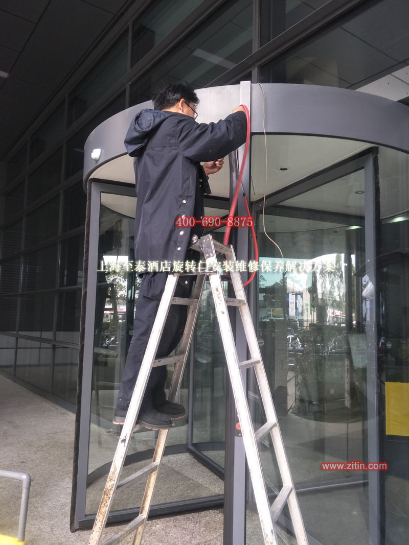 泊悅酒店旋轉門